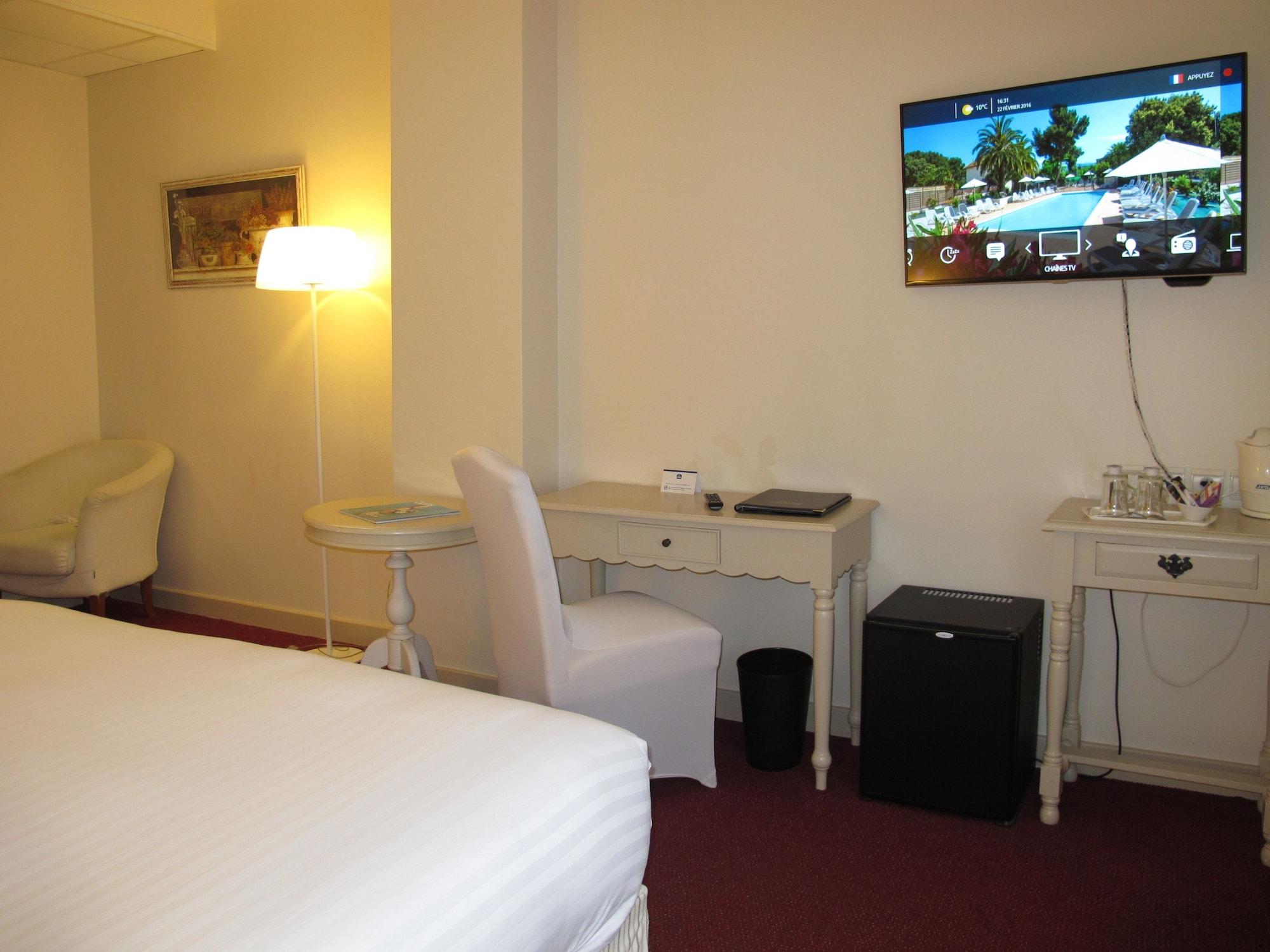 Hotel Sanary, Soleil Et Jardin - Renovation Hiver 2024-25 מראה חיצוני תמונה