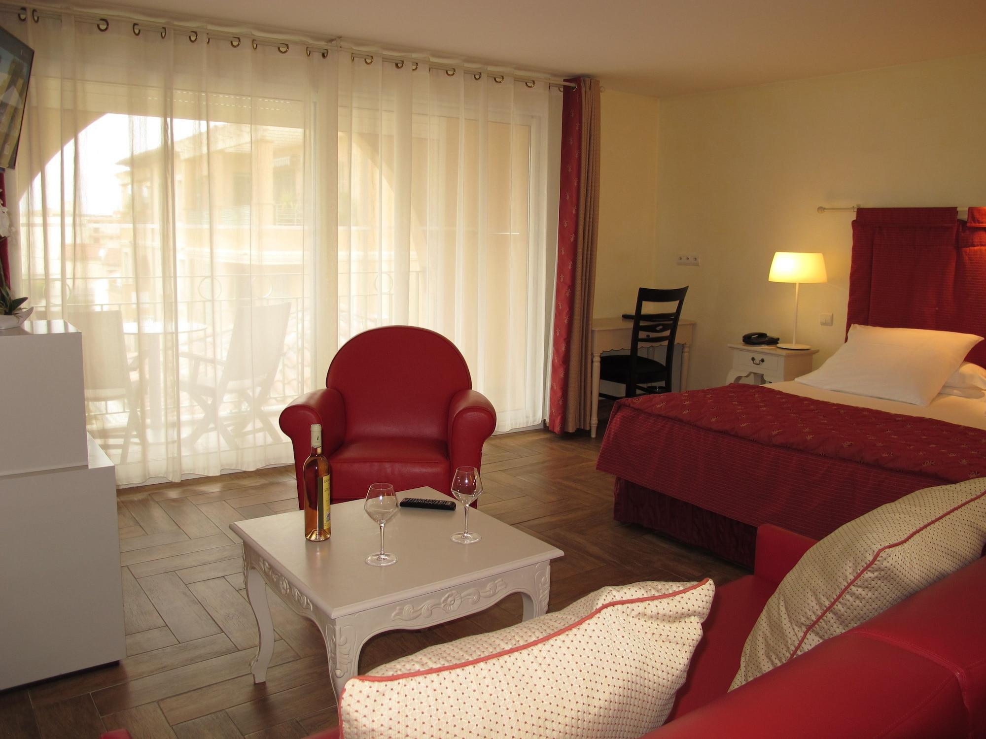 Hotel Sanary, Soleil Et Jardin - Renovation Hiver 2024-25 מראה חיצוני תמונה
