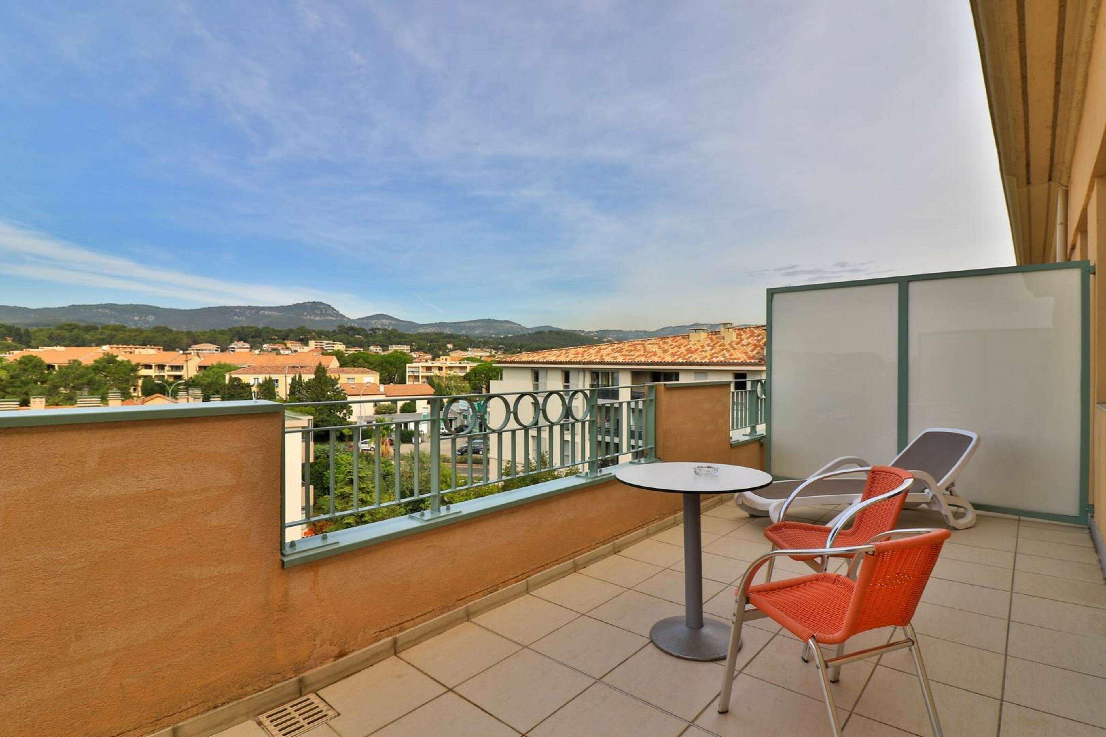 Hotel Sanary, Soleil Et Jardin - Renovation Hiver 2024-25 מראה חיצוני תמונה