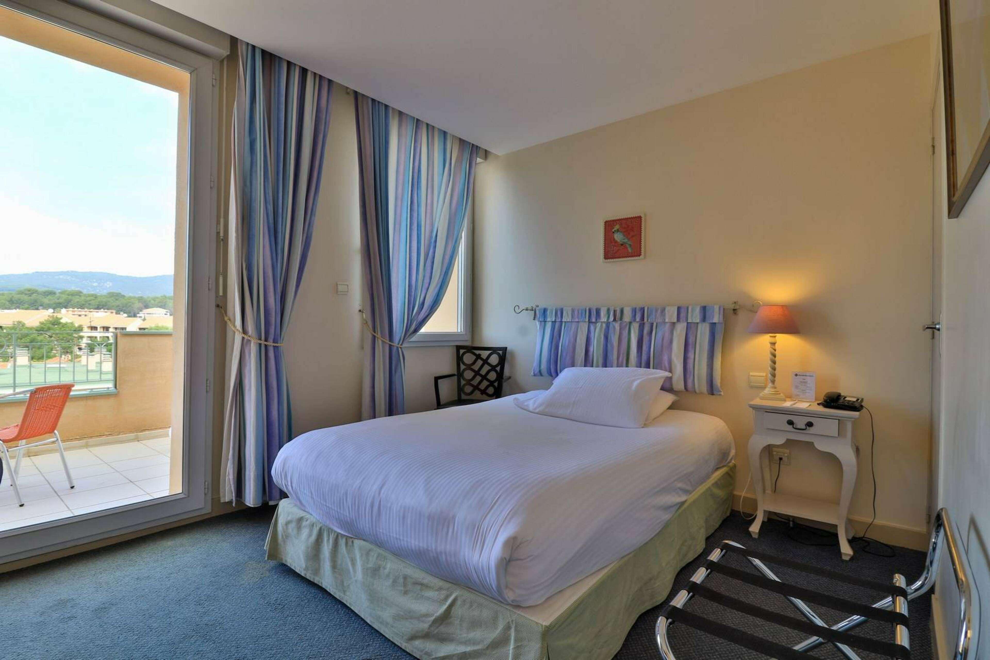 Hotel Sanary, Soleil Et Jardin - Renovation Hiver 2024-25 מראה חיצוני תמונה
