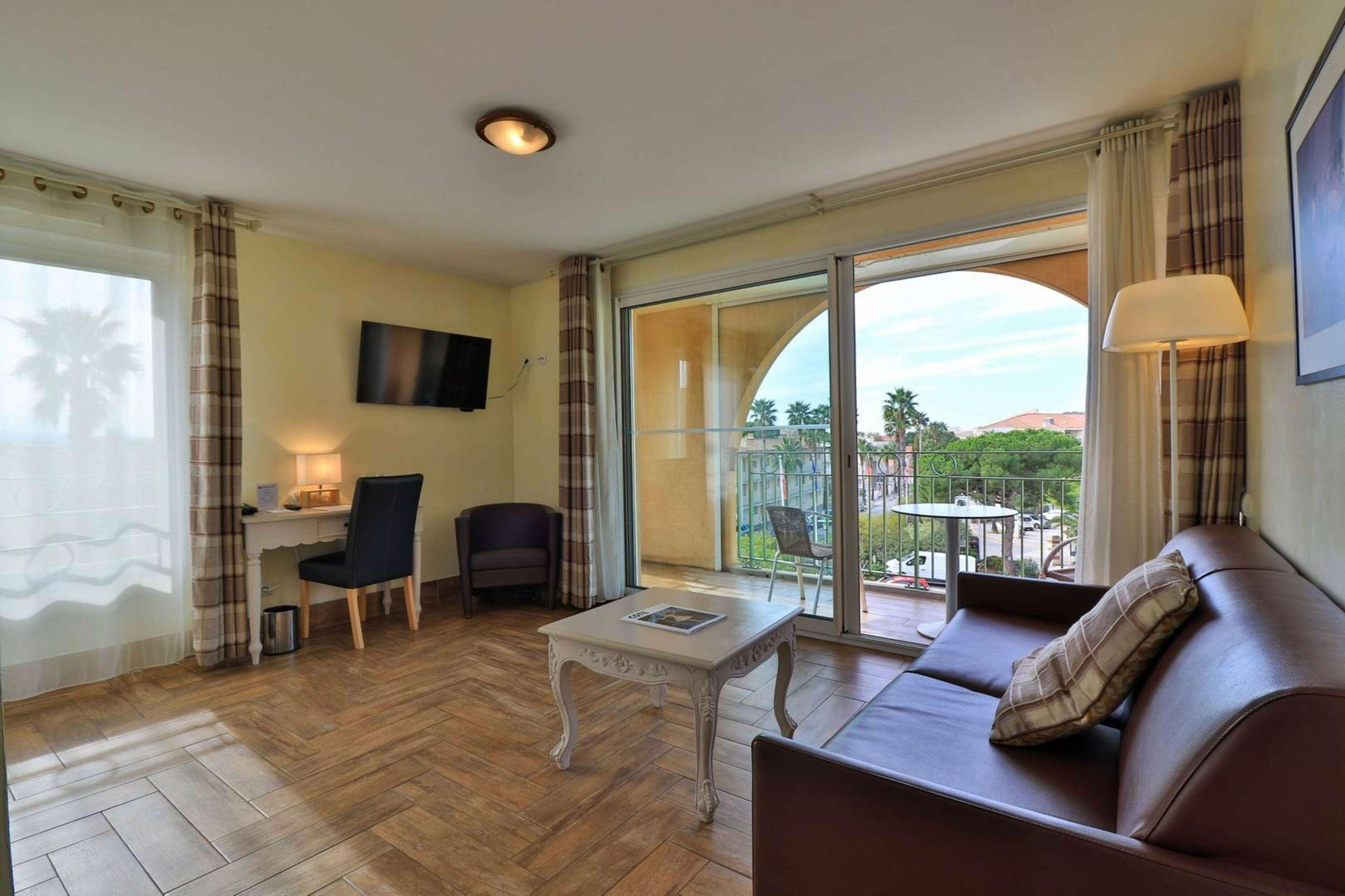 Hotel Sanary, Soleil Et Jardin - Renovation Hiver 2024-25 מראה חיצוני תמונה