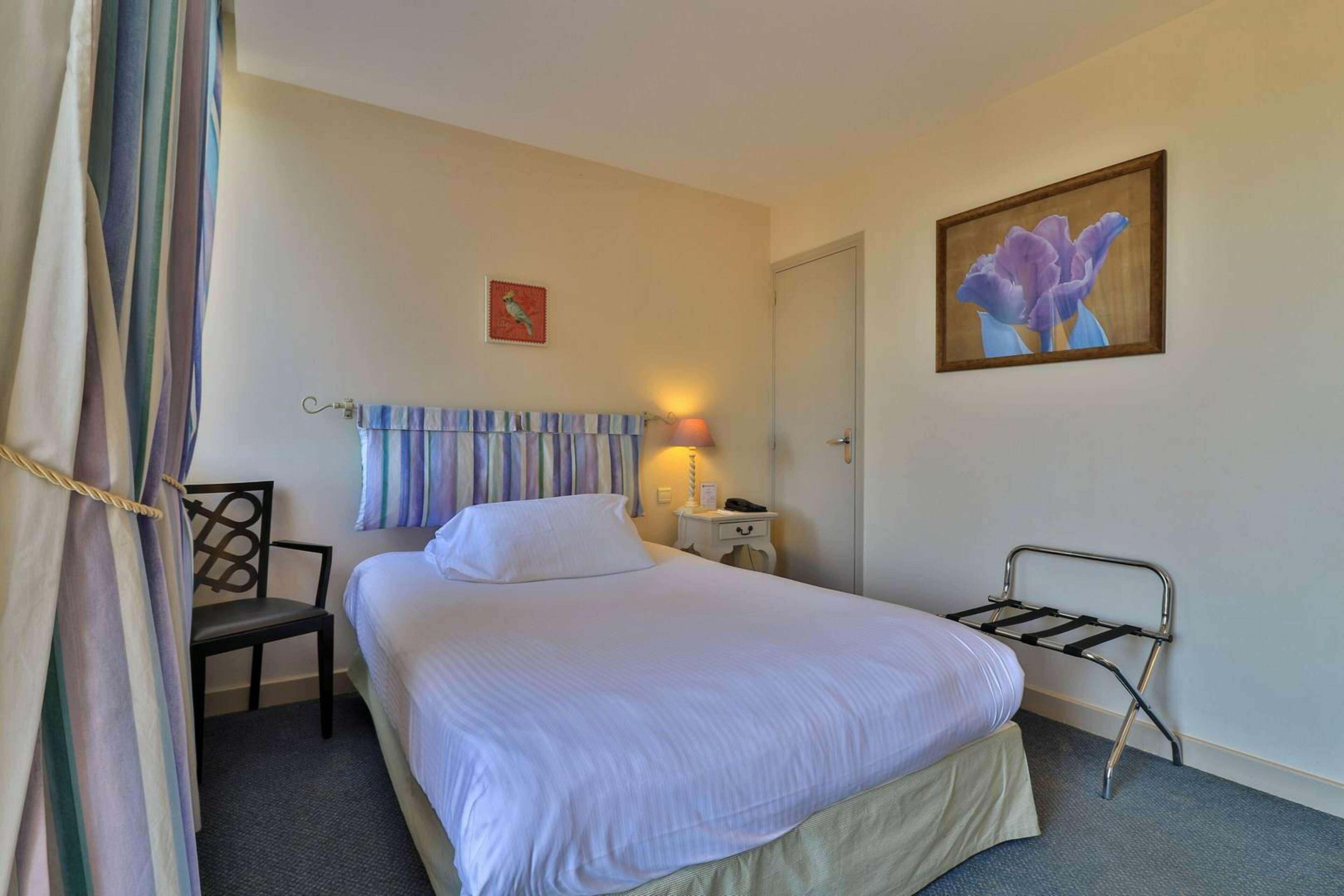 Hotel Sanary, Soleil Et Jardin - Renovation Hiver 2024-25 מראה חיצוני תמונה