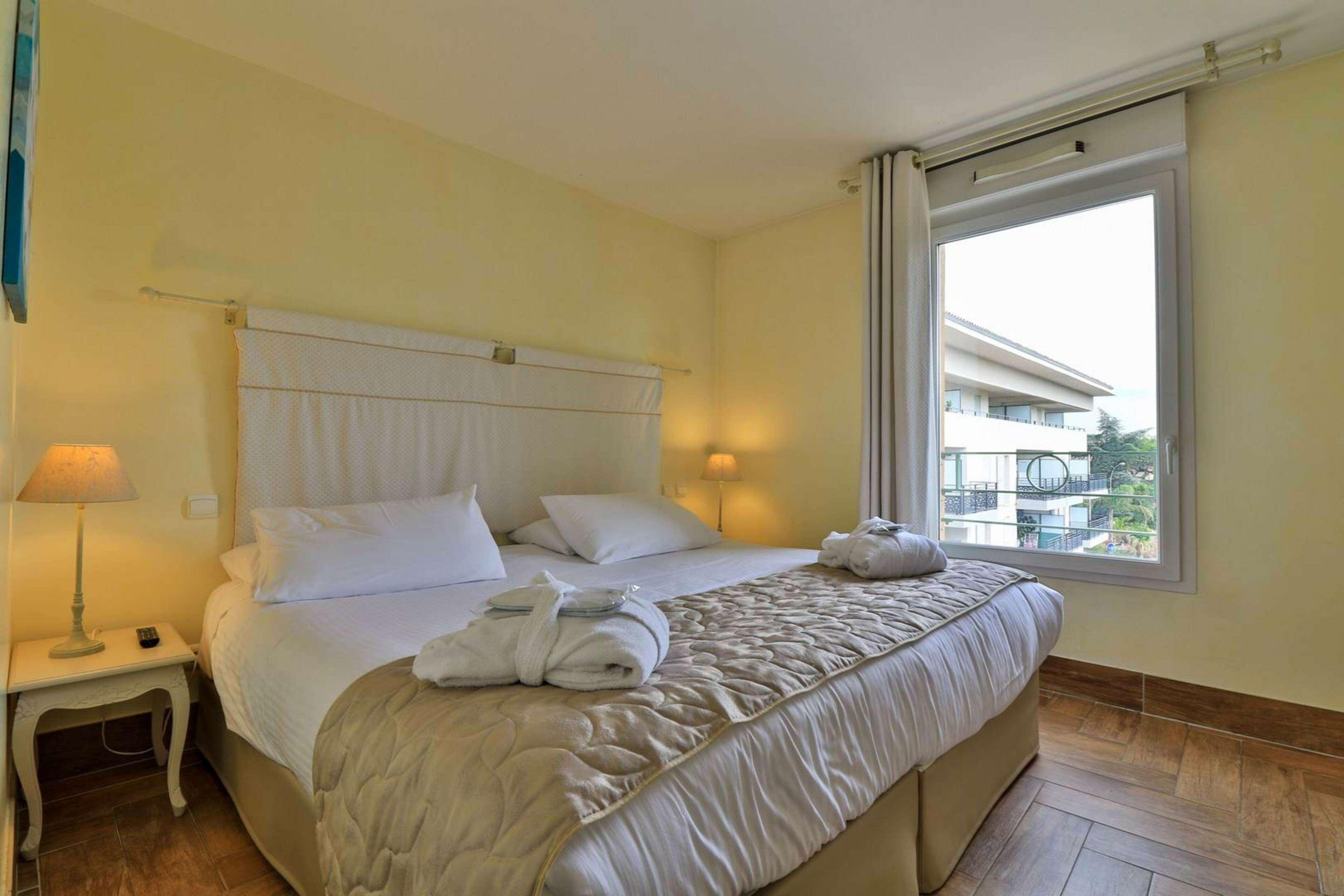 Hotel Sanary, Soleil Et Jardin - Renovation Hiver 2024-25 מראה חיצוני תמונה