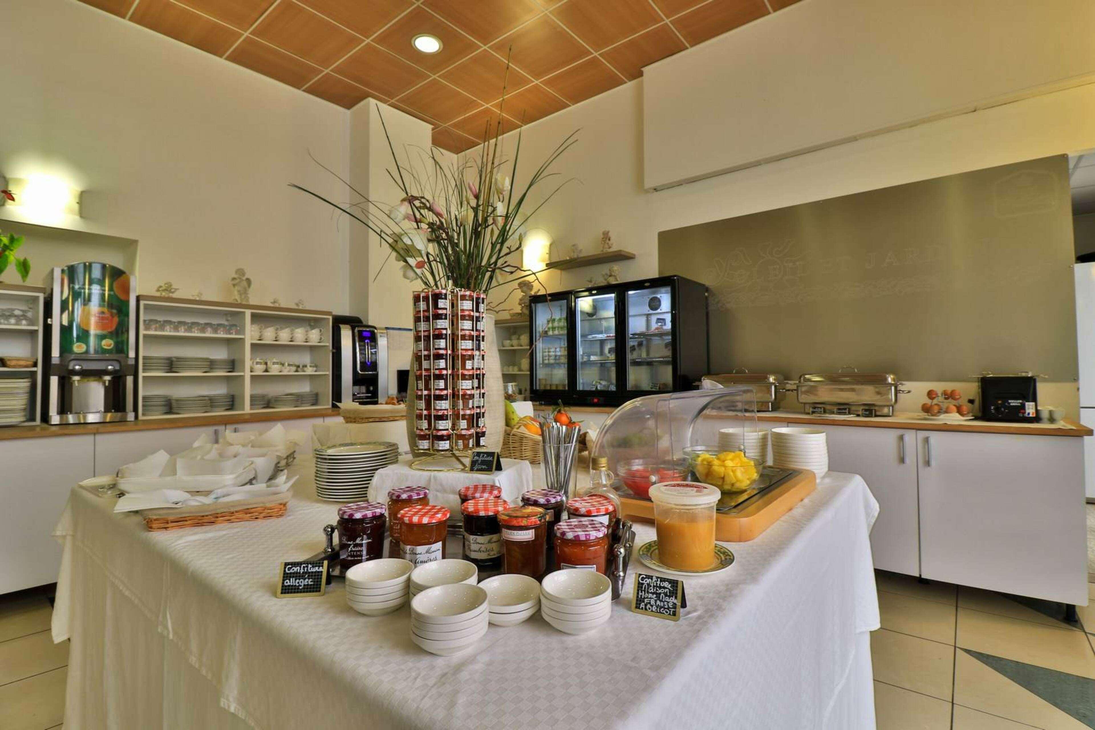 Hotel Sanary, Soleil Et Jardin - Renovation Hiver 2024-25 מראה חיצוני תמונה