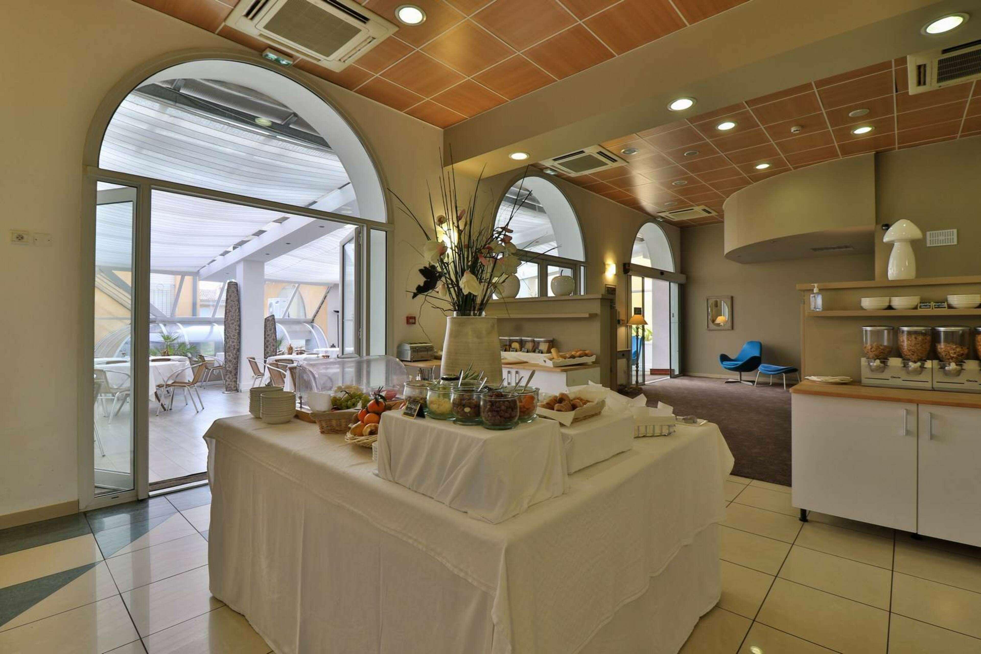 Hotel Sanary, Soleil Et Jardin - Renovation Hiver 2024-25 מראה חיצוני תמונה