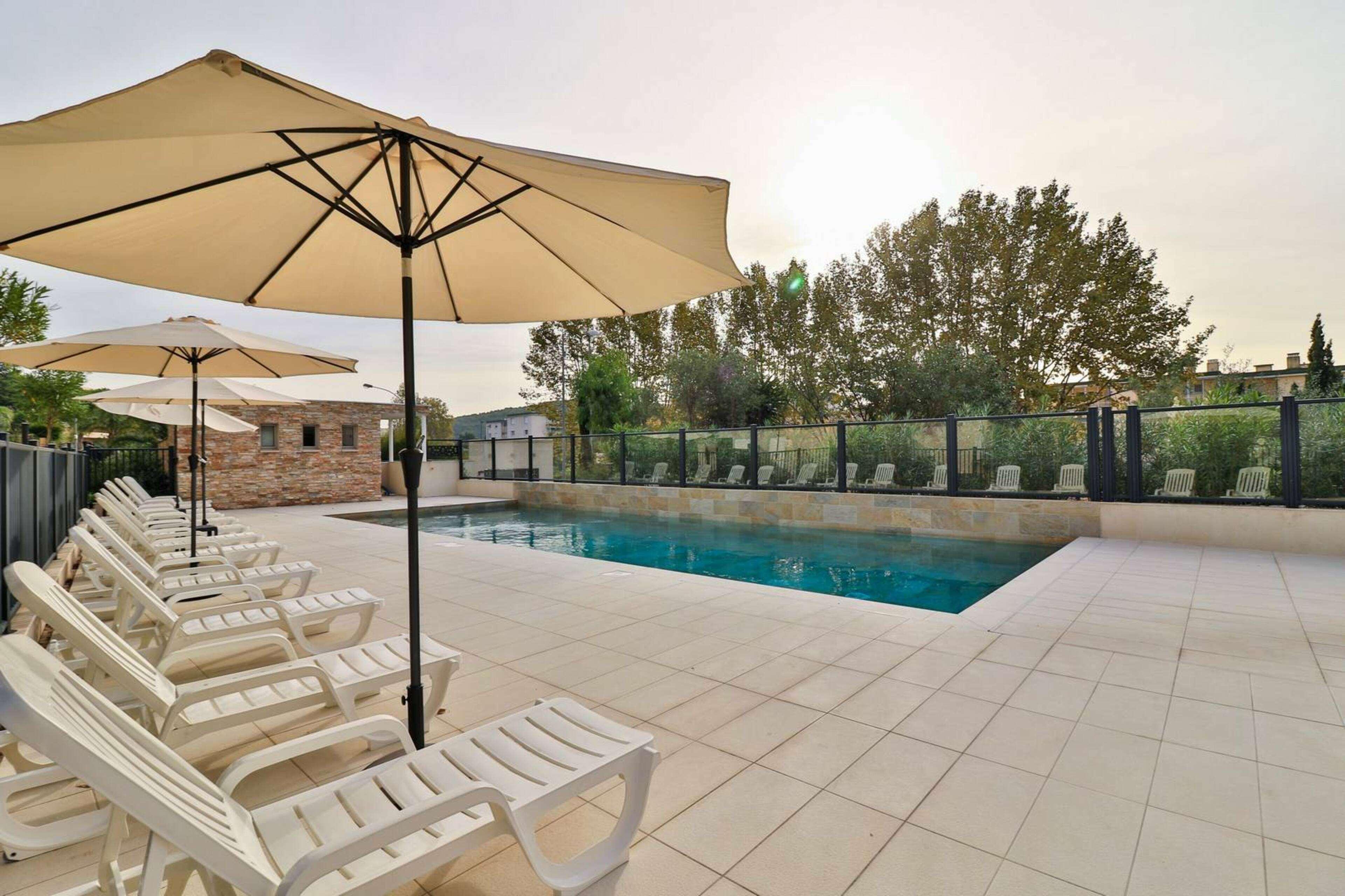 Hotel Sanary, Soleil Et Jardin - Renovation Hiver 2024-25 מראה חיצוני תמונה