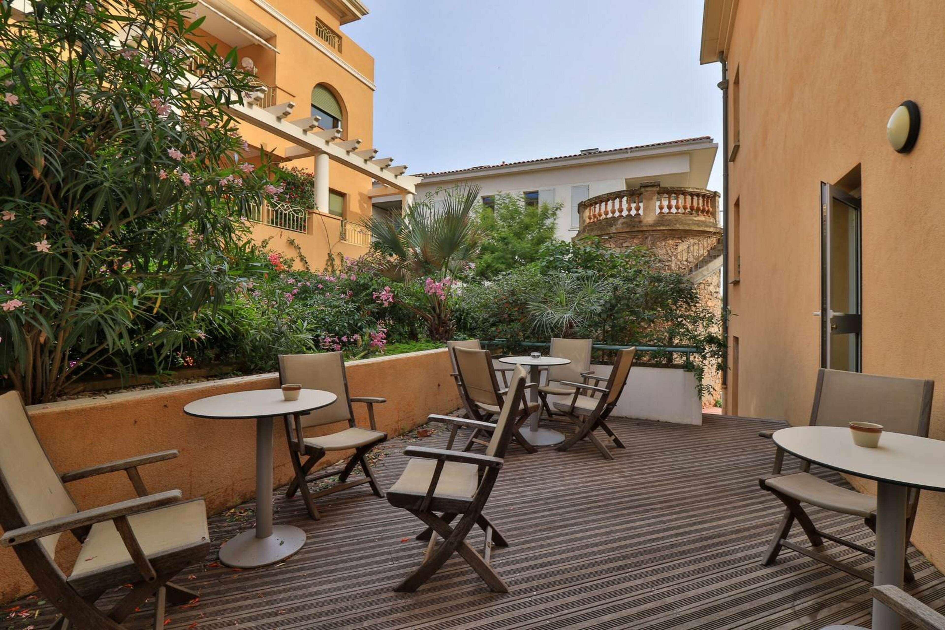 Hotel Sanary, Soleil Et Jardin - Renovation Hiver 2024-25 מראה חיצוני תמונה