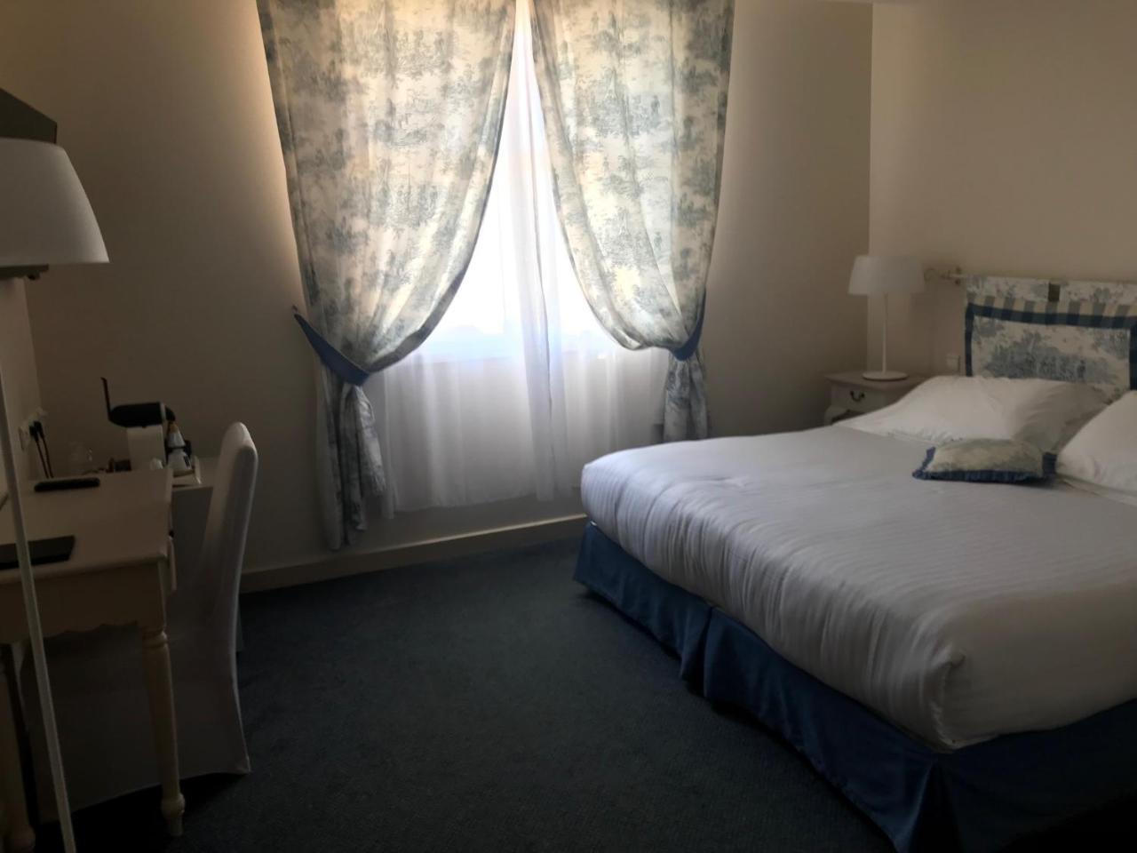 Hotel Sanary, Soleil Et Jardin - Renovation Hiver 2024-25 מראה חיצוני תמונה
